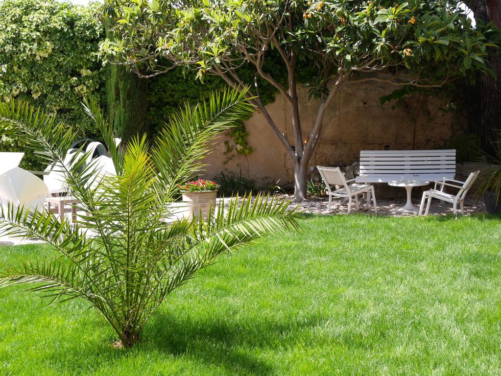 Le Relais D'Angelique Bed & Breakfast Люнел Екстериор снимка