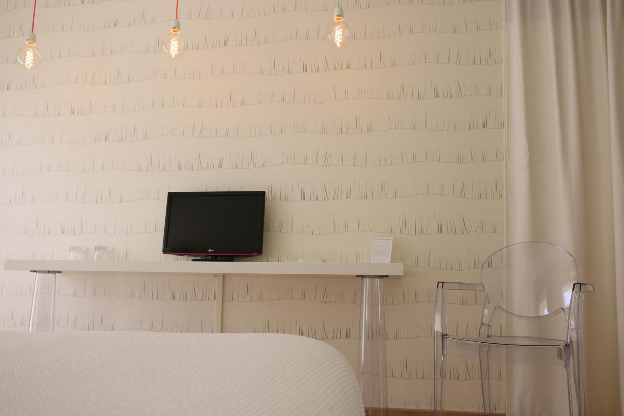 Le Relais D'Angelique Bed & Breakfast Люнел Екстериор снимка