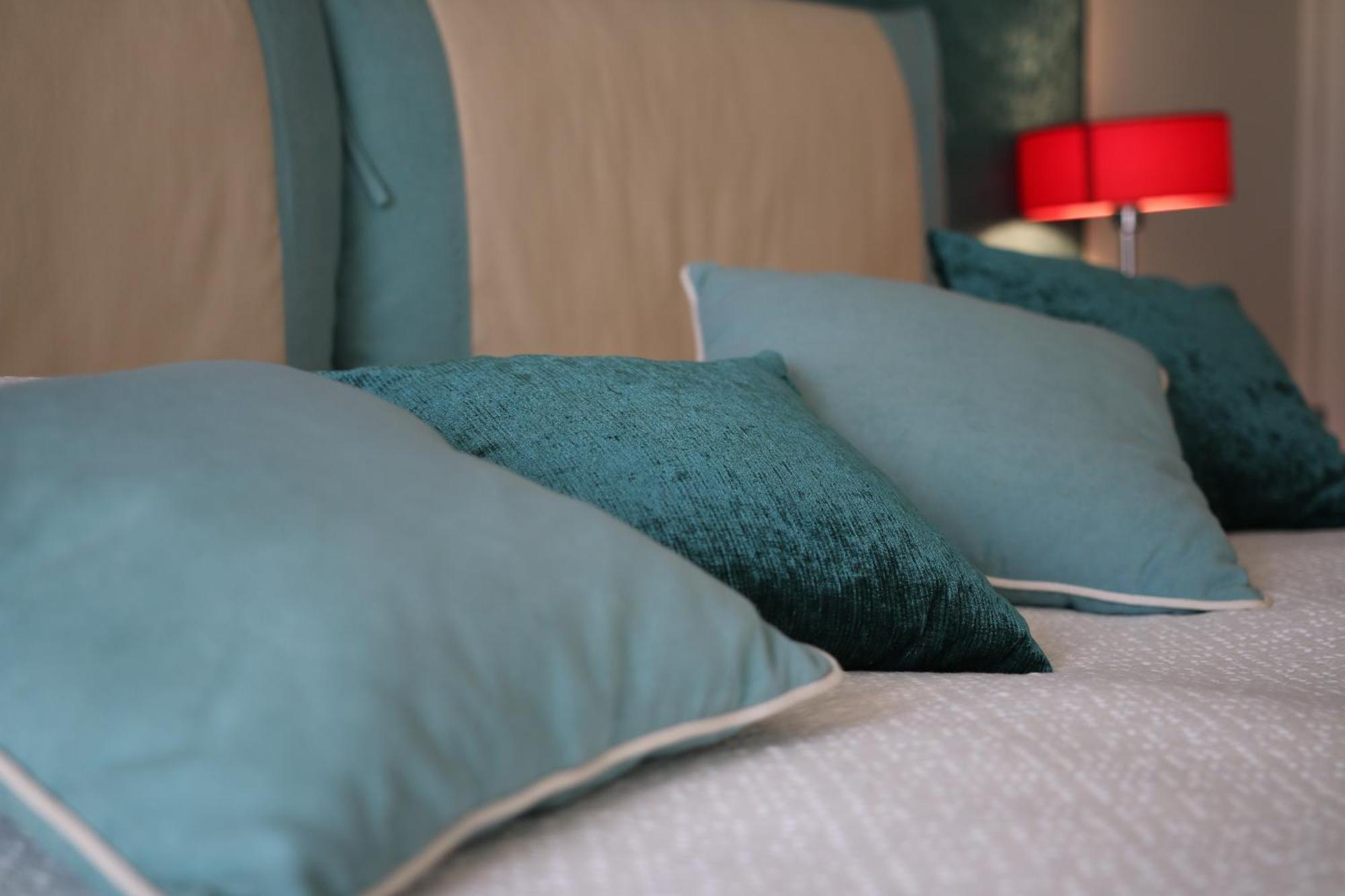 Le Relais D'Angelique Bed & Breakfast Люнел Екстериор снимка