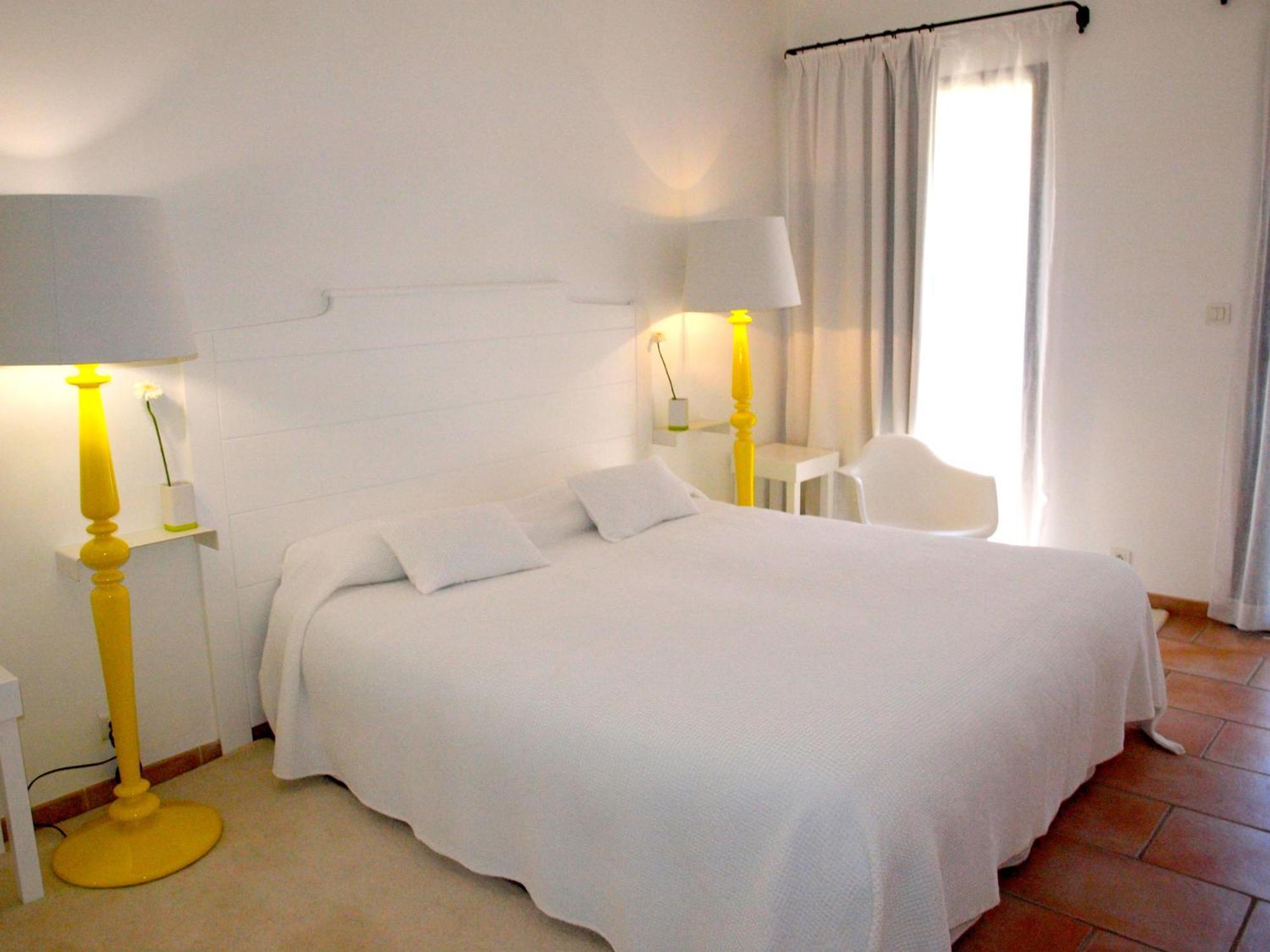Le Relais D'Angelique Bed & Breakfast Люнел Екстериор снимка