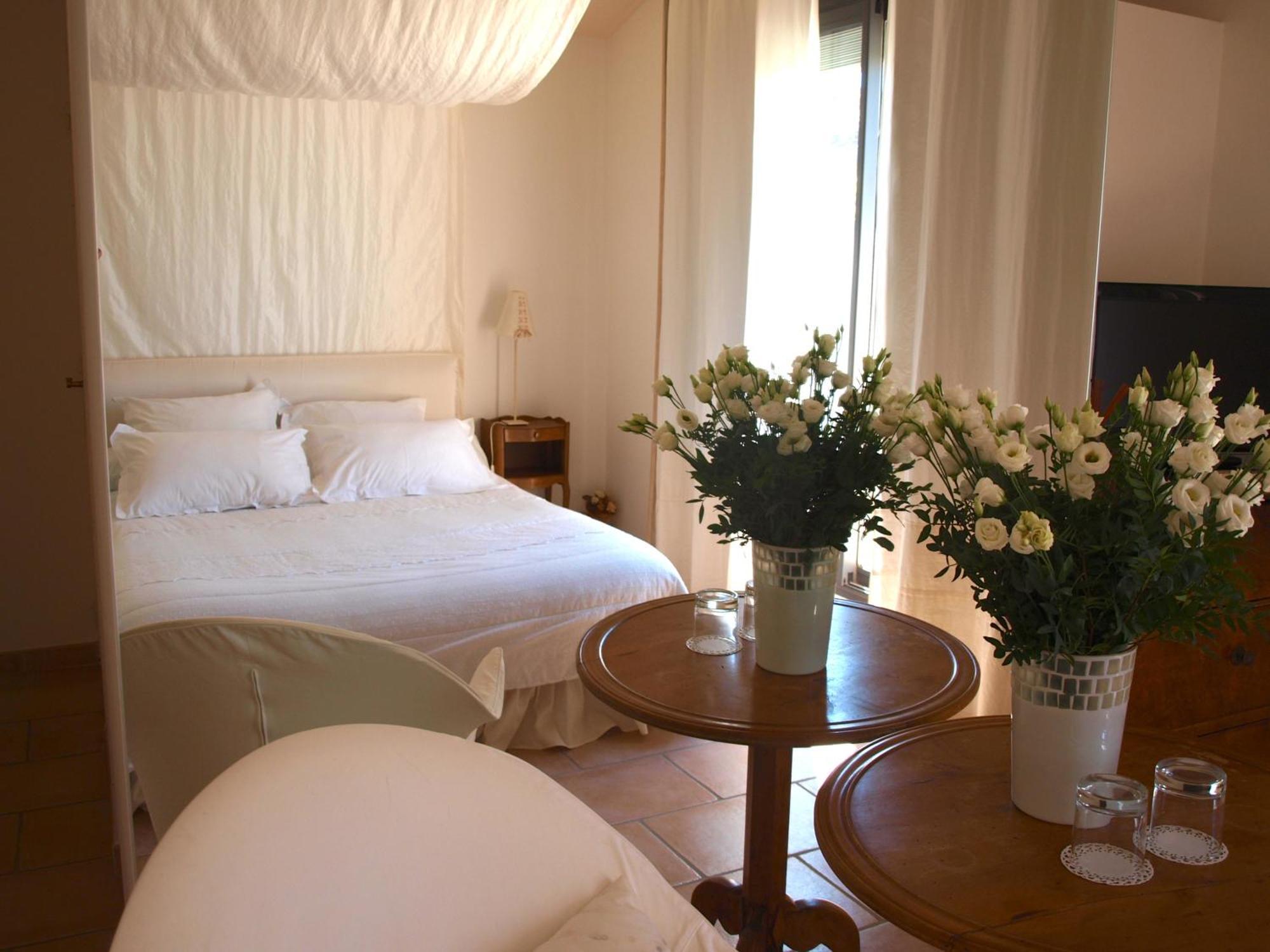 Le Relais D'Angelique Bed & Breakfast Люнел Стая снимка