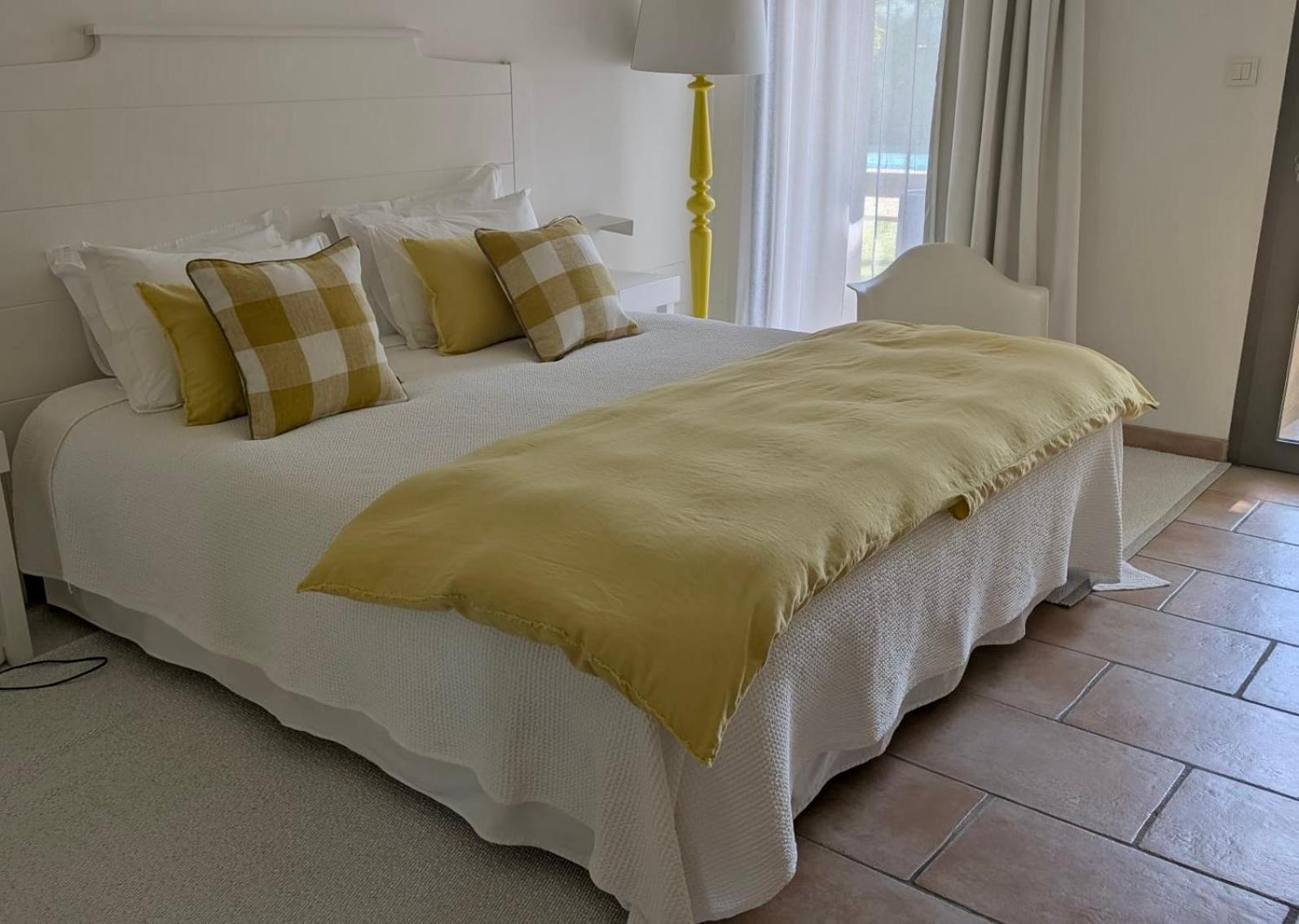 Le Relais D'Angelique Bed & Breakfast Люнел Екстериор снимка